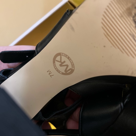 Michael Kors shoes size 7 - Picture 7 of 8